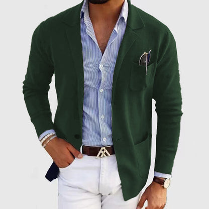 "Stijlvolle herenblazer met klepzakken, reverskraag en ademend polyester, perfect voor een elegante, casual look."