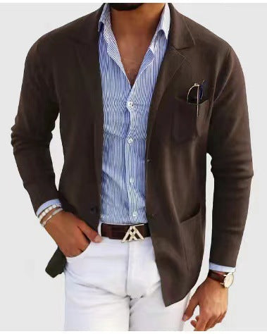 "Stijlvolle herenblazer met klepzakken, reverskraag en ademend polyester, perfect voor een elegante, casual look."