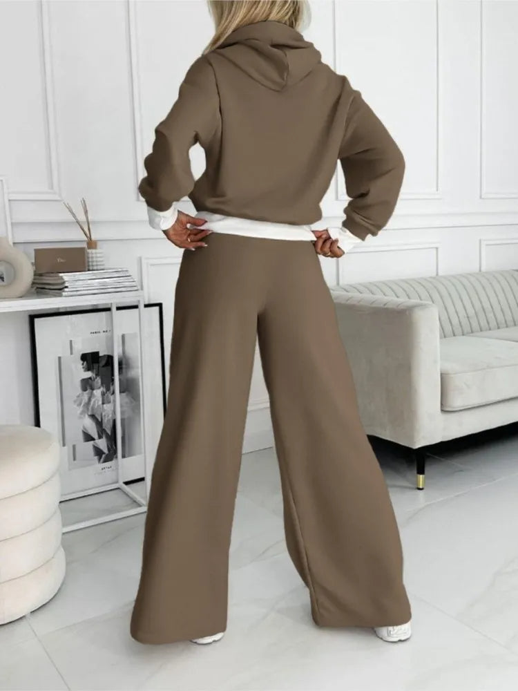 "Stijlvolle jogging loungeset vrouwen, luxe tweedelig outfit met wrap-crop hoodie en broek met brede pijpen in heather-stof."