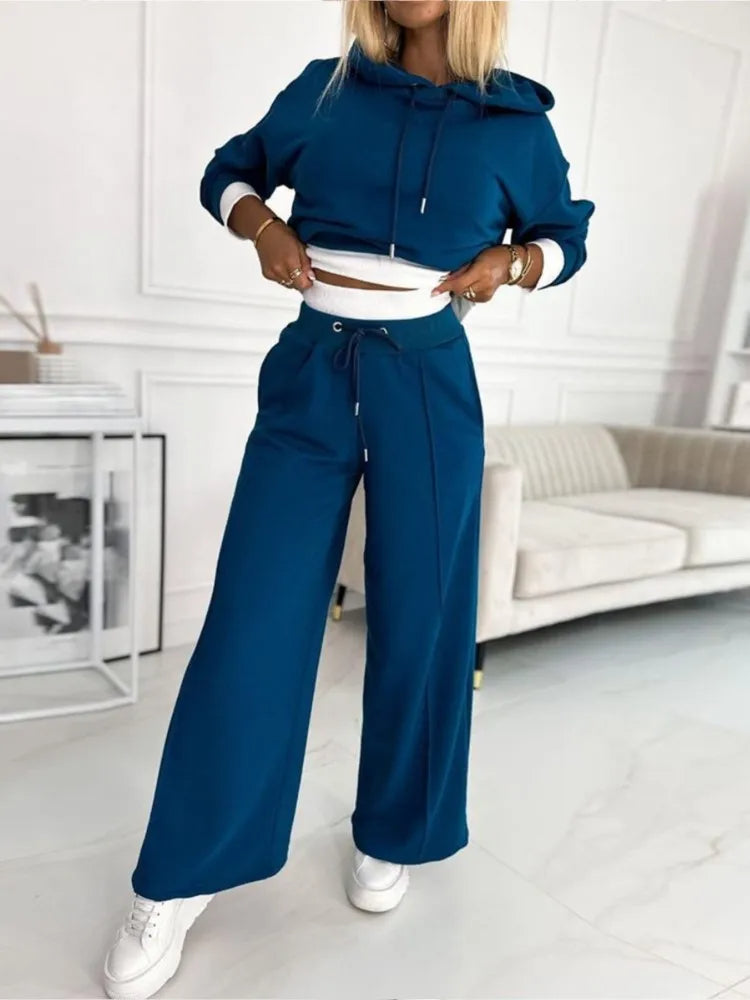 "Stijlvolle jogging loungeset vrouwen, luxe tweedelig outfit met wrap-crop hoodie en broek met brede pijpen in heather-stof."