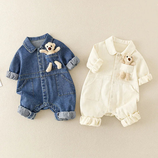 "Stijlvolle kinderdenim jumpsuit, comfortabele pasvorm, duurzaam polyester, ideaal voor dagelijks spel en avontuur."