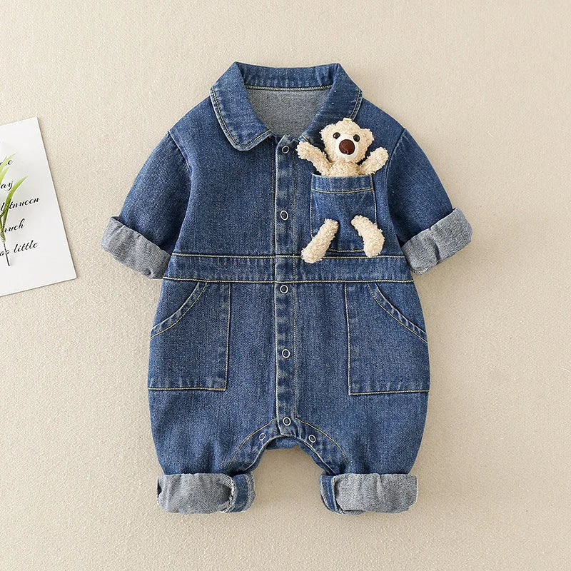 "Stijlvolle kinderdenim jumpsuit, comfortabele pasvorm, duurzaam polyester, ideaal voor dagelijks spel en avontuur."