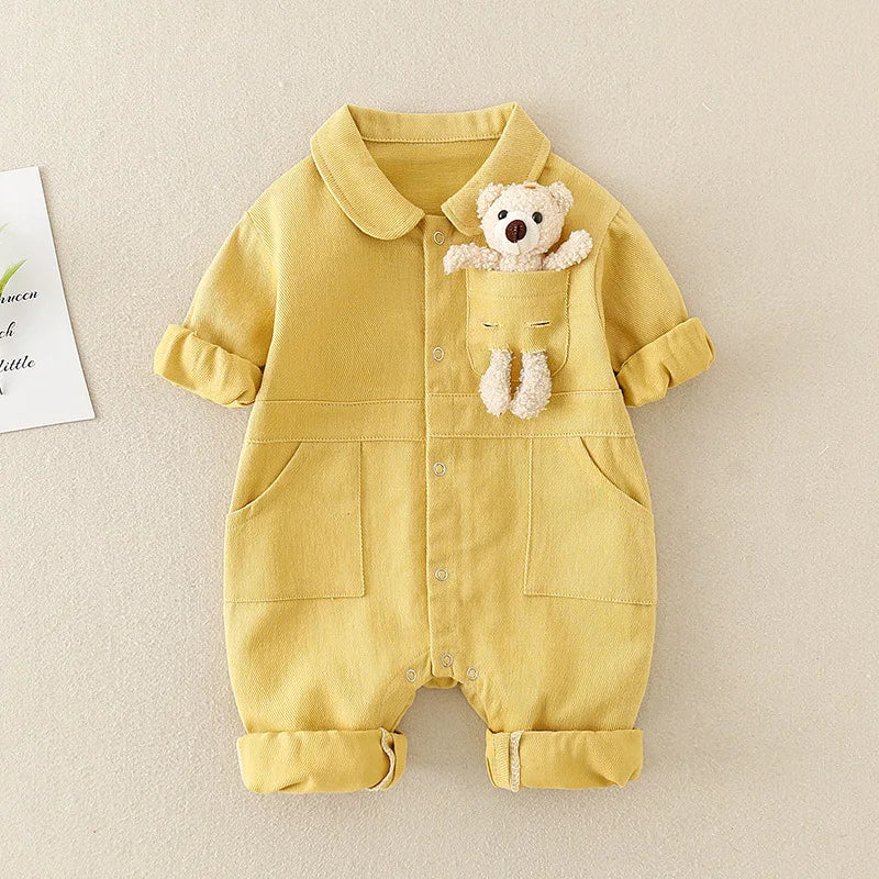 "Stijlvolle kinderdenim jumpsuit, comfortabele pasvorm, duurzaam polyester, ideaal voor dagelijks spel en avontuur."