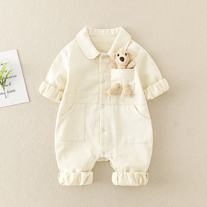 "Stijlvolle kinderdenim jumpsuit, comfortabele pasvorm, duurzaam polyester, ideaal voor dagelijks spel en avontuur."