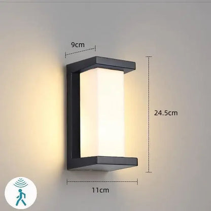 "Stijlvolle Laguna LED buitenwandlamp met bewegingssensor, moderne strakke look, weerbestendig IP65, heldere verlichting."