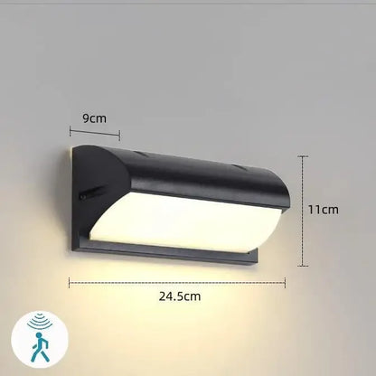 "Stijlvolle Laguna LED buitenwandlamp met bewegingssensor, moderne strakke look, weerbestendig IP65, heldere verlichting."