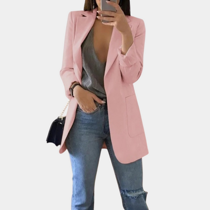 "Stijlvolle lange damesblazer in diverse kleuren, tijdloos design, geschikt voor zowel formele als casual gelegenheden."