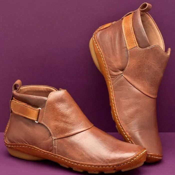 "Stijlvolle leren enkellaarsjes voor dames met elegant design en robuuste antislipzool, perfect voor dagelijks gebruik."