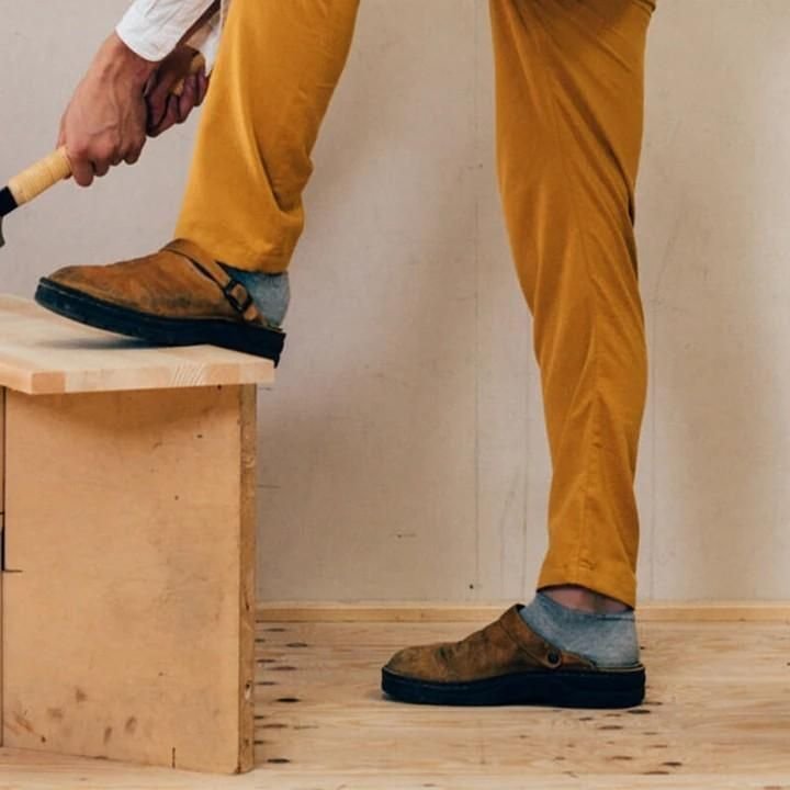 Stijlvolle leren klompen voor mannen, premium kwaliteit, bruin leer, ergonomisch, gemakkelijk instappen. Perfect voor dagelij