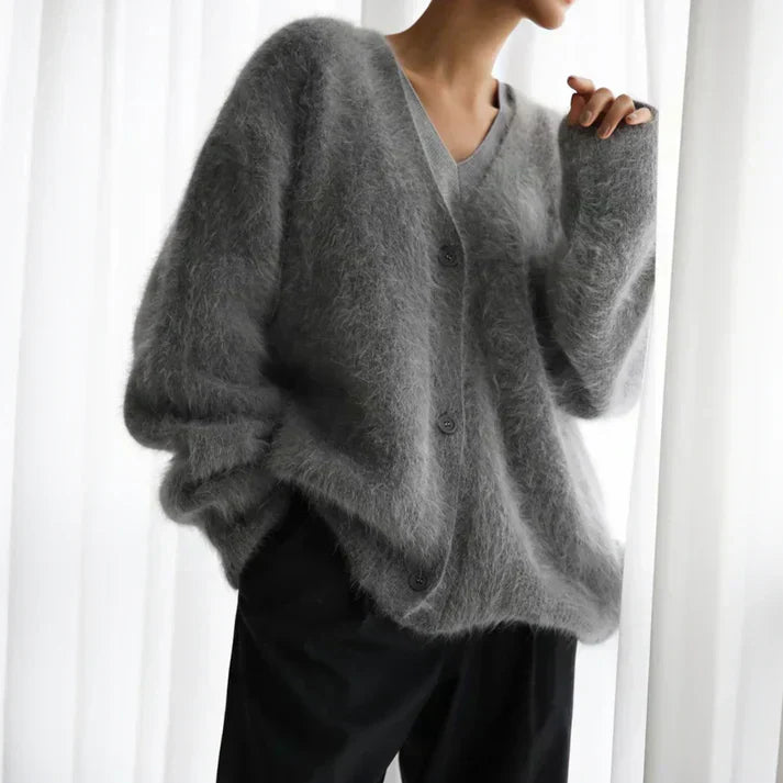 "Stijlvolle oversized kasjmieren trui, luxueus en comfortabel, met moderne pasvorm en zachte textuur, ideaal voor winterdagen