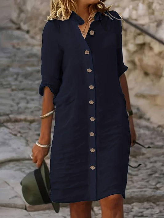 "Stijlvolle shirt dress met knoopsluiting, kraag en zakken in marineblauw. Comfortabel, ademend materiaal voor veelzijdige st