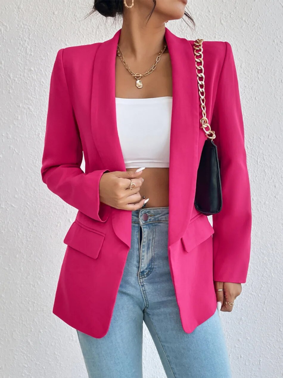 "Stijlvolle slim-fit blazer voor dames in elegant ontwerp, verkrijgbaar in diverse kleuren zoals groen en roze."