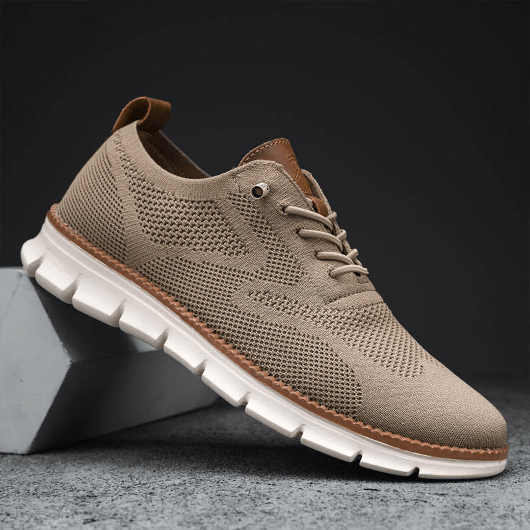 "Stijlvolle vegan schoenen, gemaakt van Italiaans vegan leer, met een elegant ontwerp en uitneembaar memory foam voetbed."