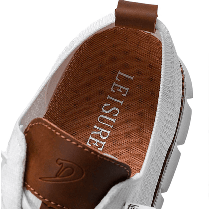 "Stijlvolle vegan schoenen, gemaakt van Italiaans vegan leer, met een elegant ontwerp en uitneembaar memory foam voetbed."