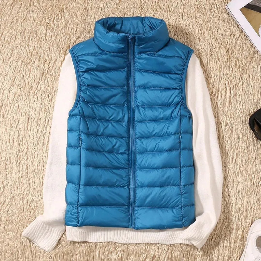 "Stijlvolle winddichte dames bodywarmer in rood, lichtgewicht met slank design, geschikt voor elke modebewuste vrouw."