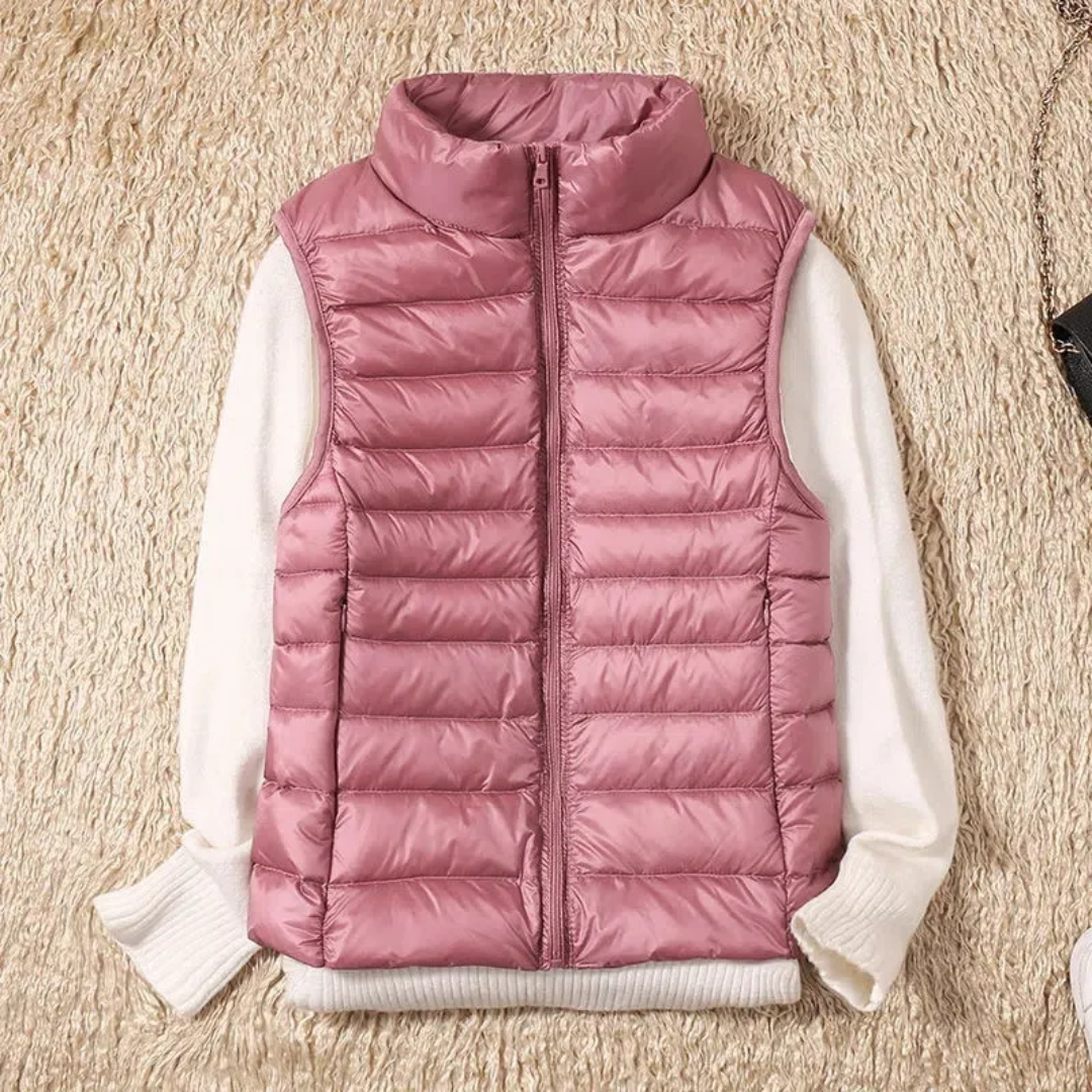"Stijlvolle winddichte dames bodywarmer in rood, lichtgewicht met slank design, geschikt voor elke modebewuste vrouw."