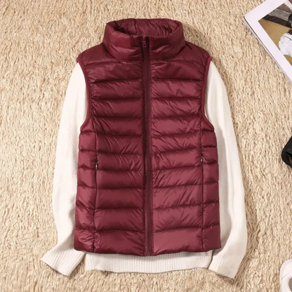 "Stijlvolle winddichte dames bodywarmer in rood, lichtgewicht met slank design, geschikt voor elke modebewuste vrouw."