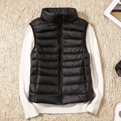 "Stijlvolle winddichte dames bodywarmer in rood, lichtgewicht met slank design, geschikt voor elke modebewuste vrouw."