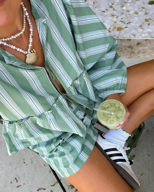 "Stijlvolle zomerset voor dames met luchtige top en short in zachte stof, ideaal voor warme dagen en comfort."