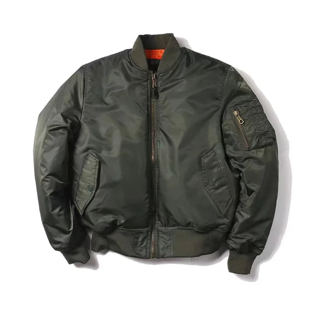 "Stoer zwart nylon bomberjack voor dames, winddicht en waterafstotend met klassieke MA-1 pilotenstijl en geribbelde details."