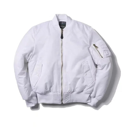 "Stoer zwart nylon bomberjack voor dames, winddicht en waterafstotend met klassieke MA-1 pilotenstijl en geribbelde details."