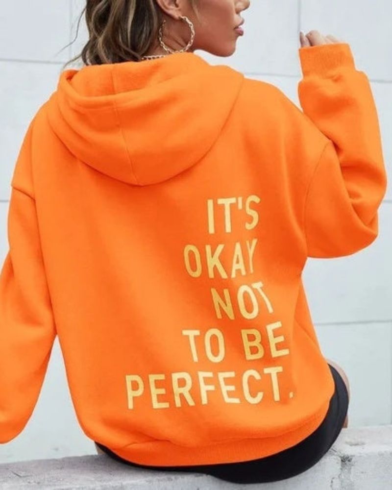 "Trendy oversized dames hoodie, voorkant, zachte stof, comfortabele pasvorm ideaal voor casual uitstapjes en loungen."