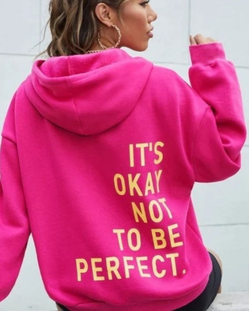 "Trendy oversized dames hoodie, voorkant, zachte stof, comfortabele pasvorm ideaal voor casual uitstapjes en loungen."