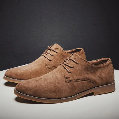 "Veganistisch suède Oxford herenschoenen in bruin, khaki, zwart. Stijlvol ontwerp met duurzame, zachte zolen voor comfort."