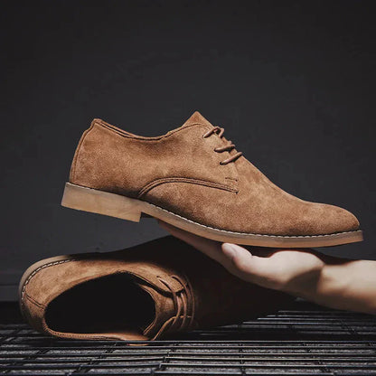 "Veganistisch suède Oxford herenschoenen in bruin, khaki, zwart. Stijlvol ontwerp met duurzame, zachte zolen voor comfort."