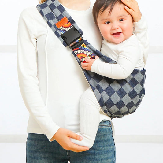 Verstelbare baby draagdoek in grijze tinten, ergonomisch ontwerp voor comfort en gebruiksgemak, ideaal voor ouders onderweg.