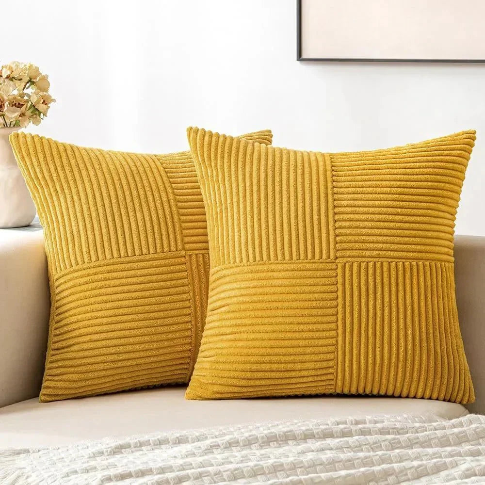 Vierkante kussenhoes van zacht ribfluweel, 45x45 cm, met geribbelde structuur in diverse kleuren en verborgen ritssluiting.