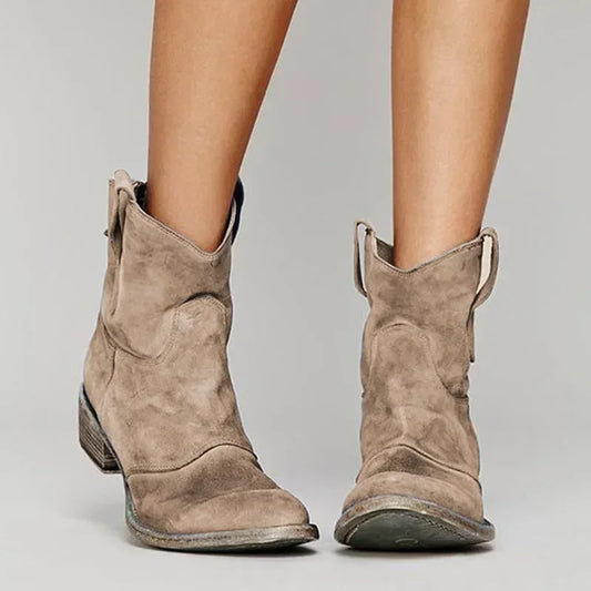 "Vrouwelijke cowboylaarzen Julia, vintage stijl, bruin leer, lage hak, ergonomisch, geschikt voor modieuze gelegenheden."