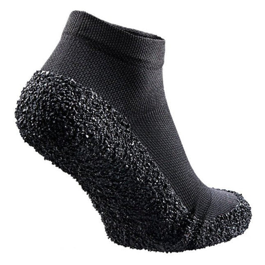 "Vrouwelijke schoensokken in grijs tinten, lichtgewicht en ademend, voor comfort bij wandelen, rennen of ontspannen."