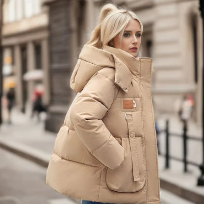 Warme dames pufferjas met dons, katoenvulling en verstelbare capuchon, wind- en waterdicht, elegant voor winterse stijl.