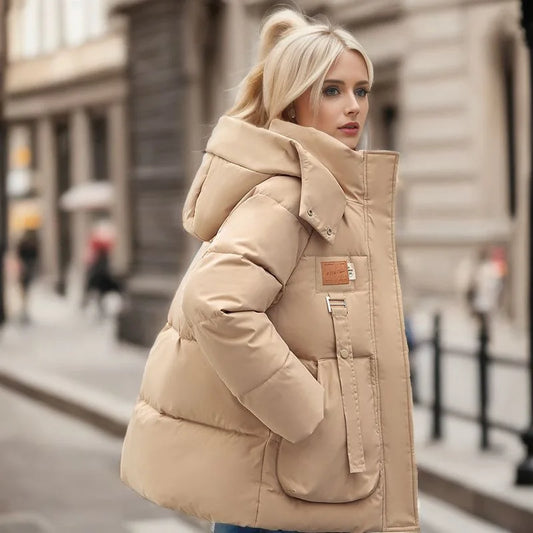 Warme dames pufferjas met dons, katoenvulling en verstelbare capuchon, wind- en waterdicht, elegant voor winterse stijl.