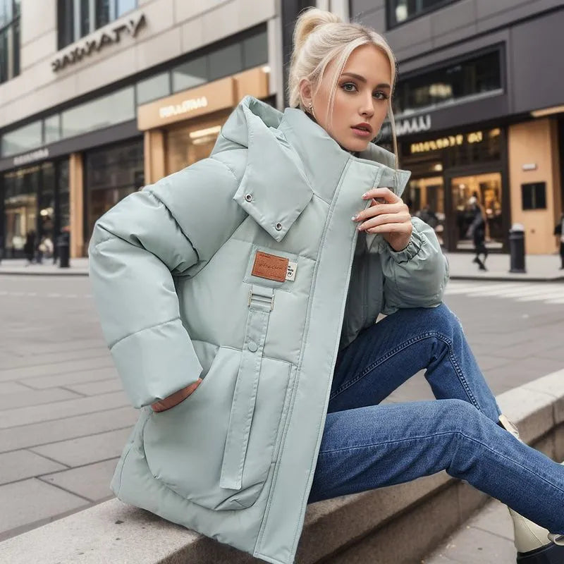 Warme dames pufferjas met dons, katoenvulling en verstelbare capuchon, wind- en waterdicht, elegant voor winterse stijl.