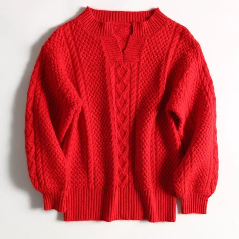 Warme wollen trui voor dames met kabelpatroon, verkrijgbaar in diverse kleuren en maten, perfect voor winterse stijl.