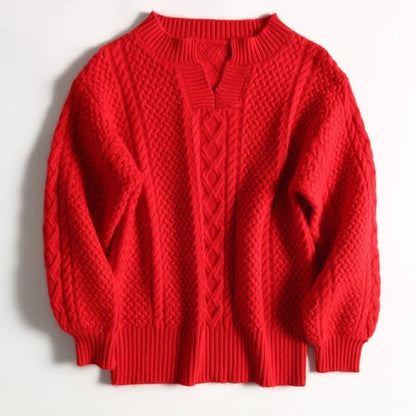 Warme wollen trui voor dames met kabelpatroon, verkrijgbaar in diverse kleuren en maten, perfect voor winterse stijl.