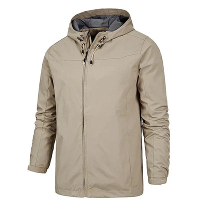 Waterdichte jas voor dames in zwart, stijlvol en veelzijdig, perfect voor regenachtige dagen en winderige omstandigheden.