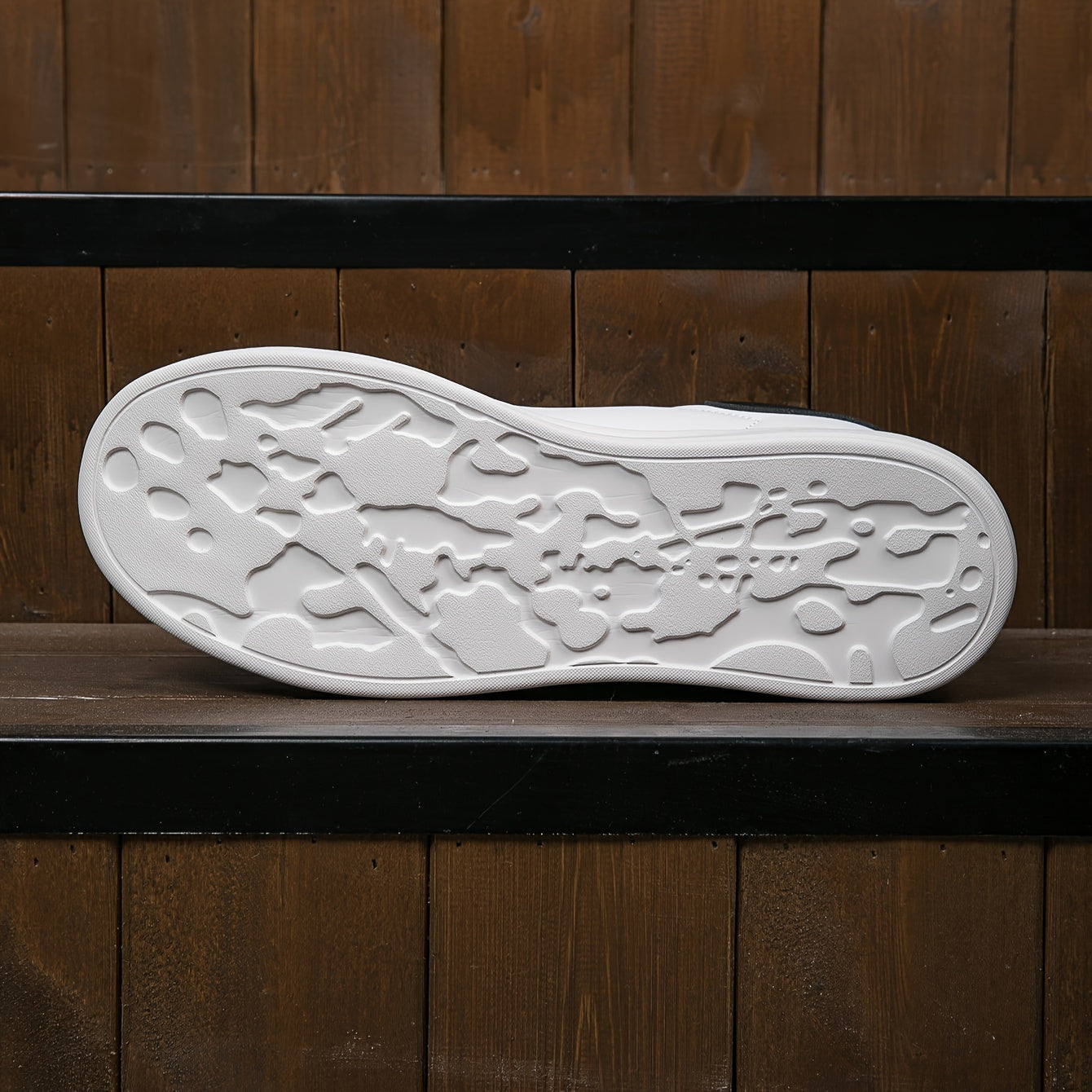 Witte lederen dames sneakers met orthopedische zolen, stijlvol ontwerp en demping voor comfort en veelzijdigheid.