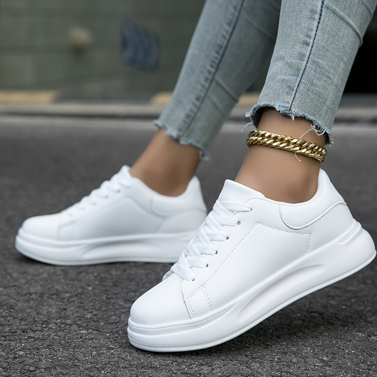 Witte lederen dames sneakers met orthopedische zolen, stijlvol ontwerp en demping voor comfort en veelzijdigheid.