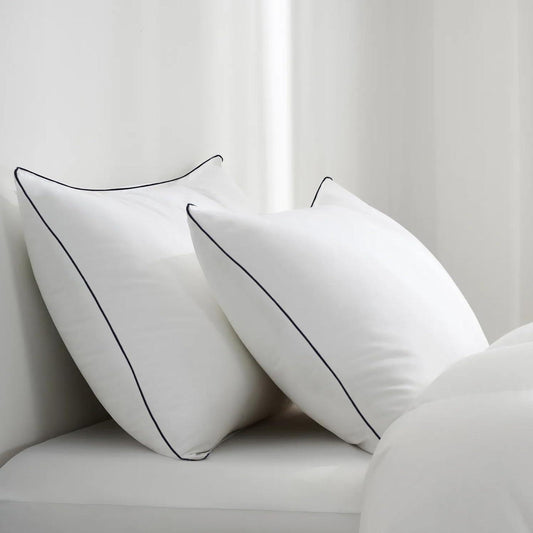 "Zacht wit hotel kwaliteit hoofdkussen, ademend microvezel, 45x70 cm, biedt ultiem luxe comfort en ondersteuning."
