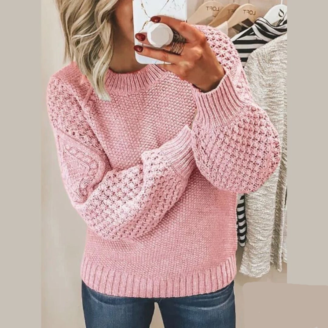 "Zachte gebreide damestrui in neutrale tinten, stijlvol en warm, perfect voor winter. Tijdloos design."