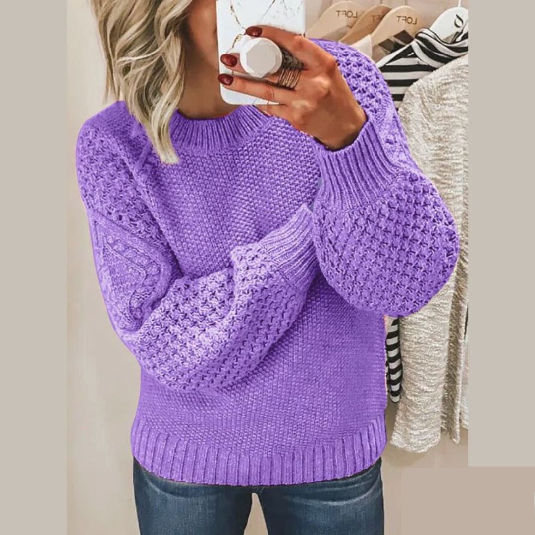 "Zachte gebreide damestrui in neutrale tinten, stijlvol en warm, perfect voor winter. Tijdloos design."