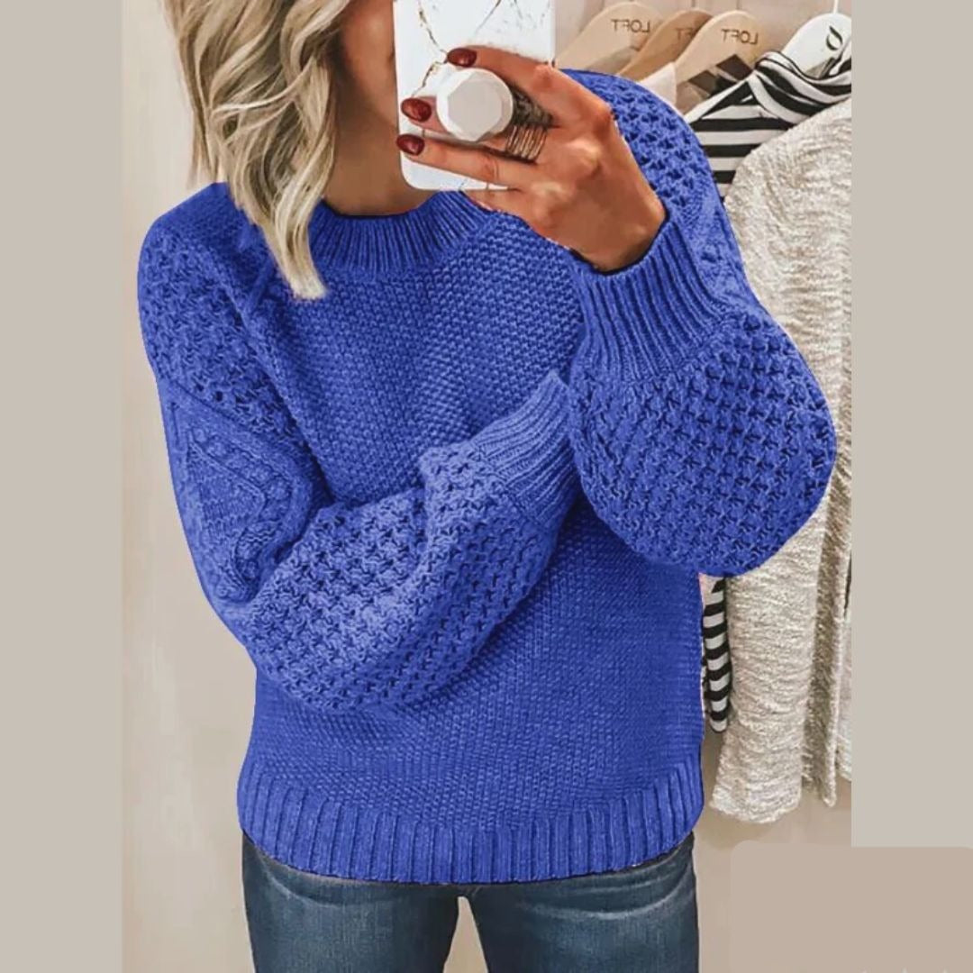 "Zachte gebreide damestrui in neutrale tinten, stijlvol en warm, perfect voor winter. Tijdloos design."