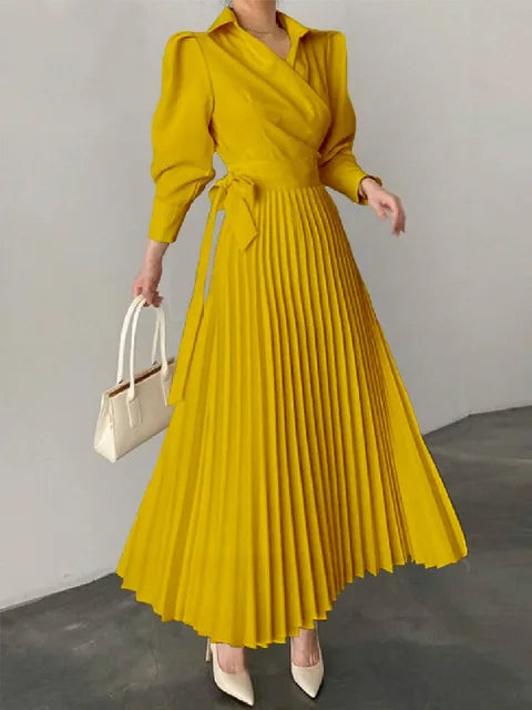 Zomerse A-lijn maxi jurk met plooien en lapel kraag, luchtige pasvorm, perfect voor elke gelegenheid en zomerse flair.