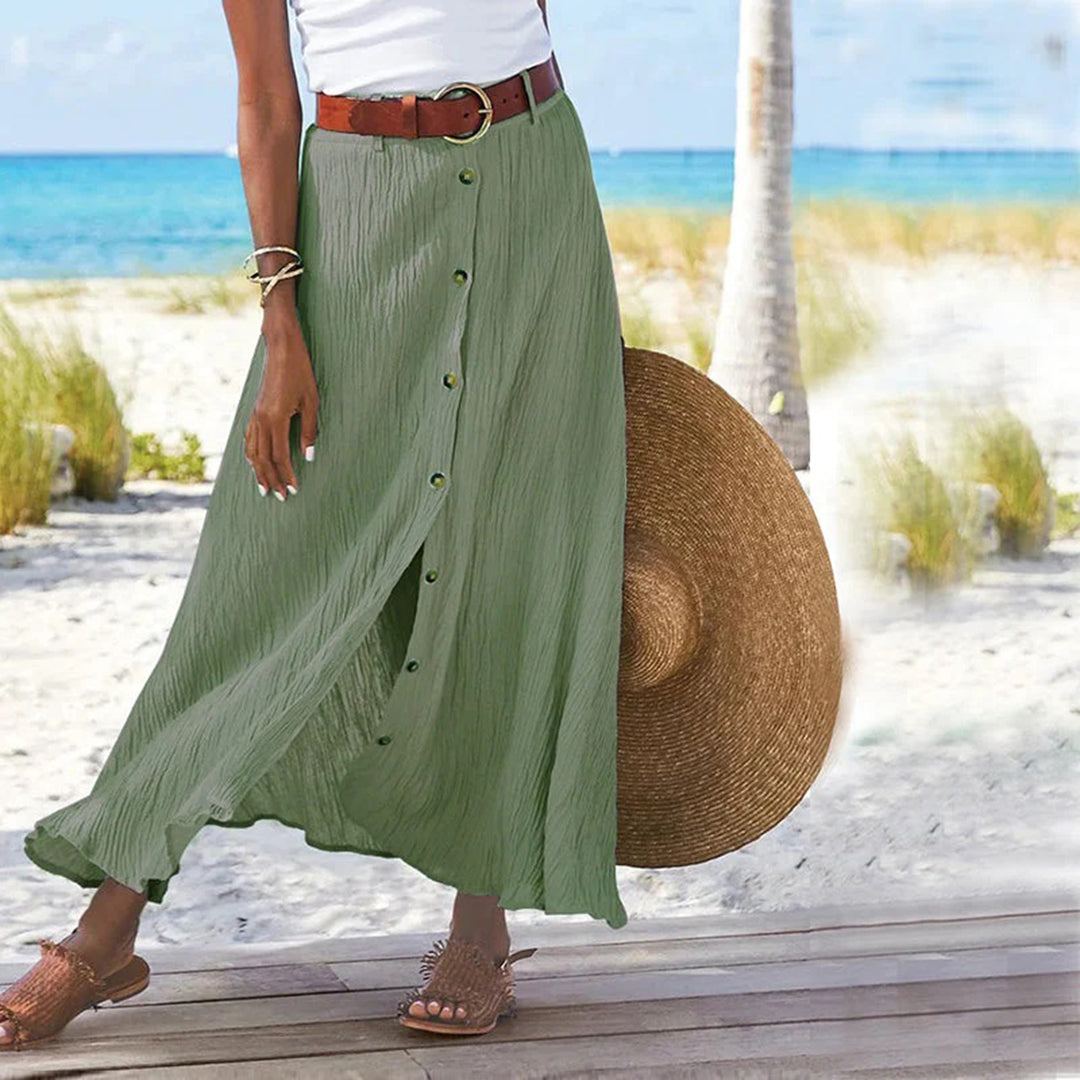 "Zomerse maxi-rok in groen; A-lijn silhouet met knoopdetails, ideale dameskleding voor warme dagen."
