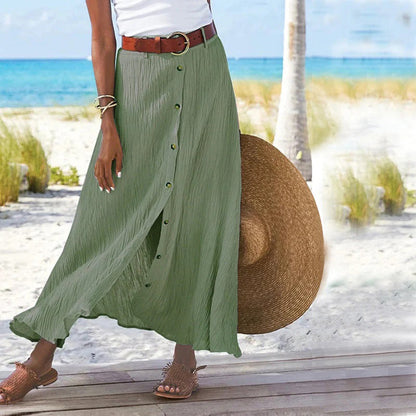 "Zomerse maxi-rok in groen; A-lijn silhouet met knoopdetails, ideale dameskleding voor warme dagen."