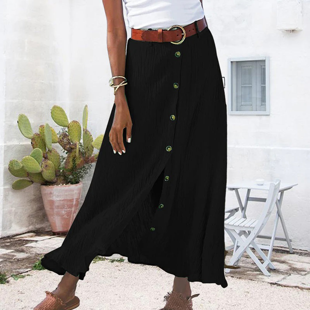 "Zomerse maxi-rok in groen; A-lijn silhouet met knoopdetails, ideale dameskleding voor warme dagen."