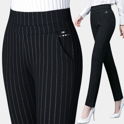 "Zwarte stretchbroek voor dames met hoge taille, flatterend en comfortabel, perfect voor werk en casual looks."